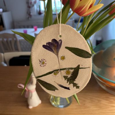 Blumen-Anhänger aus Salzteig Blumen-Anhänger aus Salzteig