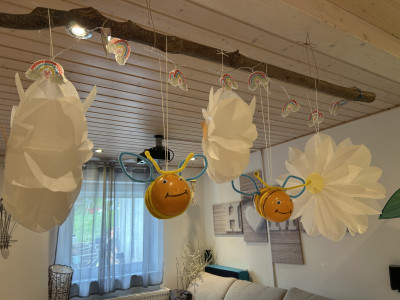 Wir basteln Bienen aus Ü- Eier